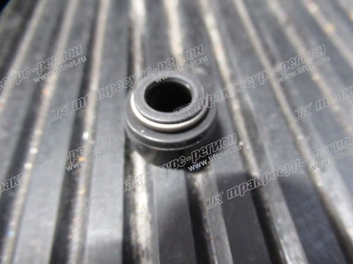 Колпачок маслоотражательный KUBOTA V2403 BN-15221-13153