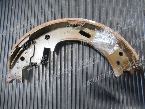 Колодка тормозная 47504-33260-71