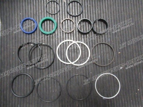 Ремкомплект цилиндра рулевого 4120000553101