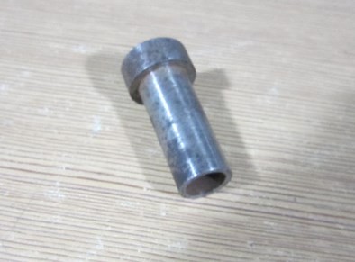 Направляющая пружины-поршень ГДП