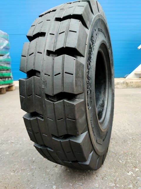 Шина Emrald EMPOWER 28x12,5-15 с замком