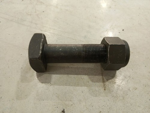 Болт крепления заднего моста XG955