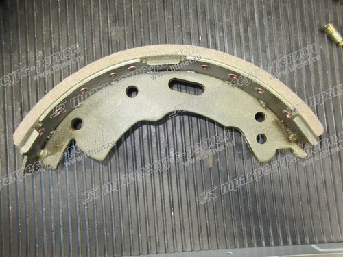 Колодка тормозная правая 47460-30510-71