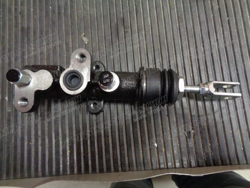 Цилиндр главный тормозной 230C5-40402