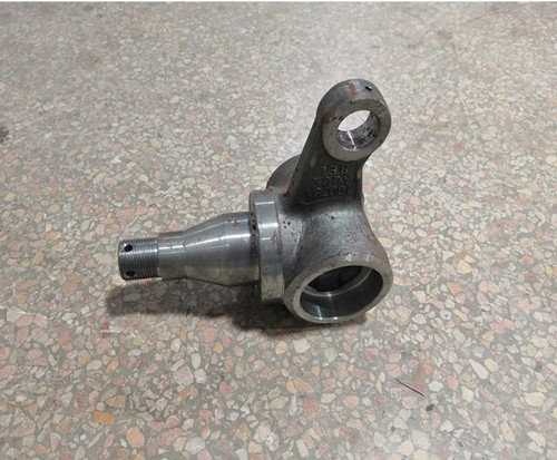 Кулак поворотный правый G27Z4-33301