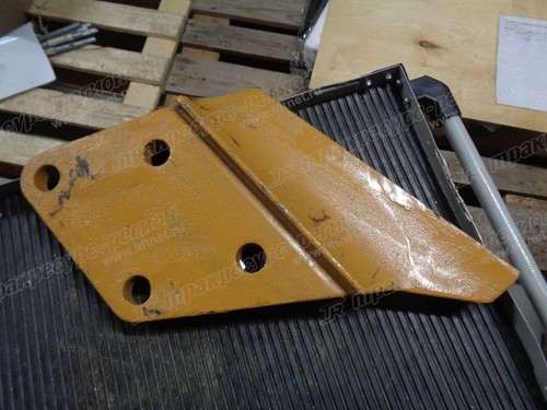 Нож ковша боковой CDM853/CDM856 правый