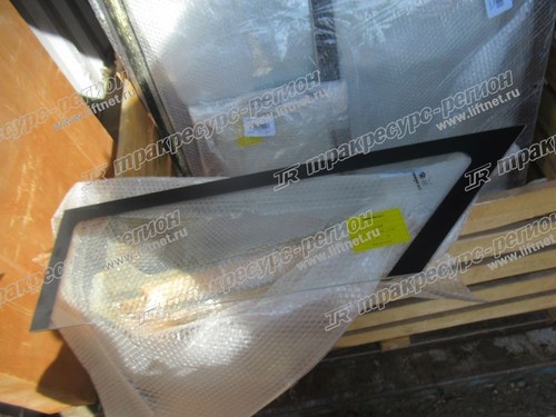 Стекло боковое правое 60900001621