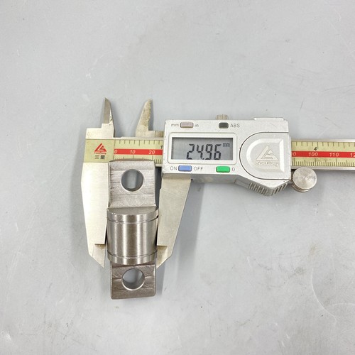 Ось бокового ролика каретки 63375-16600-71