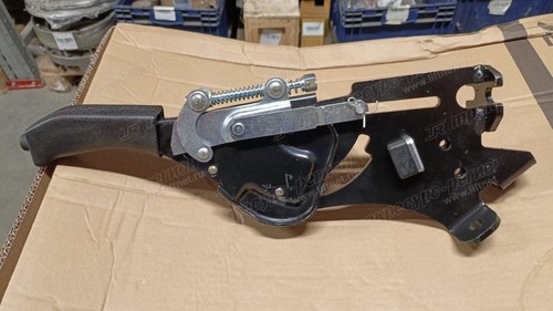 Рычаг стояночного тормоза 3EB-39-41112