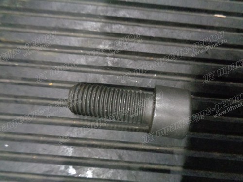 Болт маховика 1110843