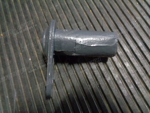 палец рулевого цилиндра к раме