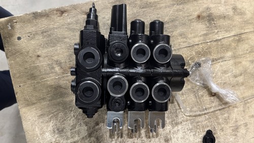 Гидрораспределитель трехсекционный E0A28FD7E