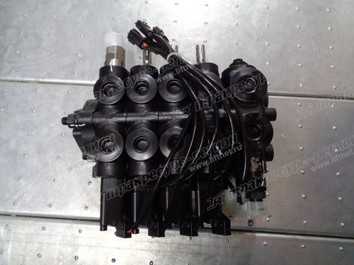 Гидрораспределитель четырехсекционный E0A292095