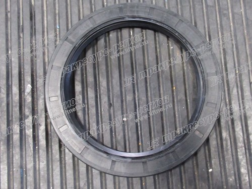 Сальник внутренний ступицы ведущего моста D14693622