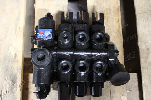Гидрораспределитель 3 секции A6V77-30231