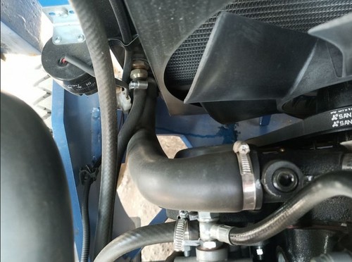 Патрубок радиатора верхний X81E2-12011