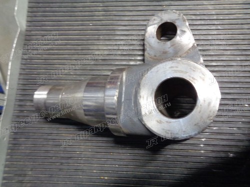 Кулак левый FD82806BA