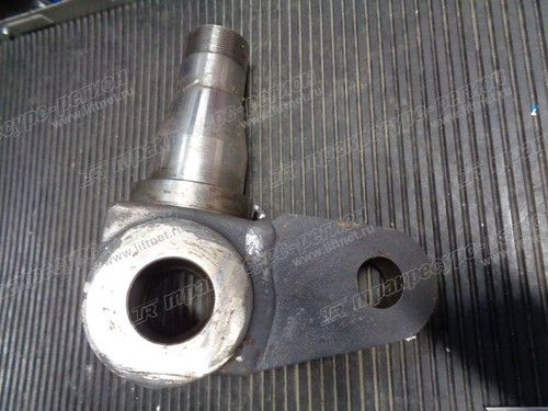 Кулак правый FD82806B9