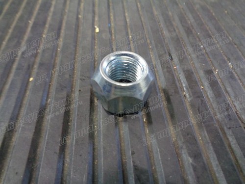 Гайка ступицы управляемого моста E04626A35