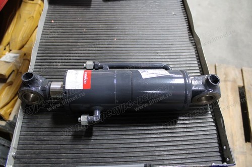 Цилиндр отвала 810296840001