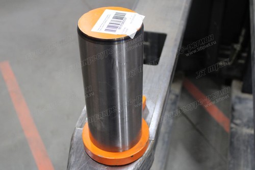 Палец крепления цилиндра подъёма стрелы нижний CDM6550