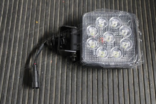 Фара рабочая передняя LG833G