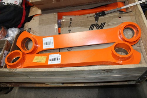 Тяга ковша левая CDM6205